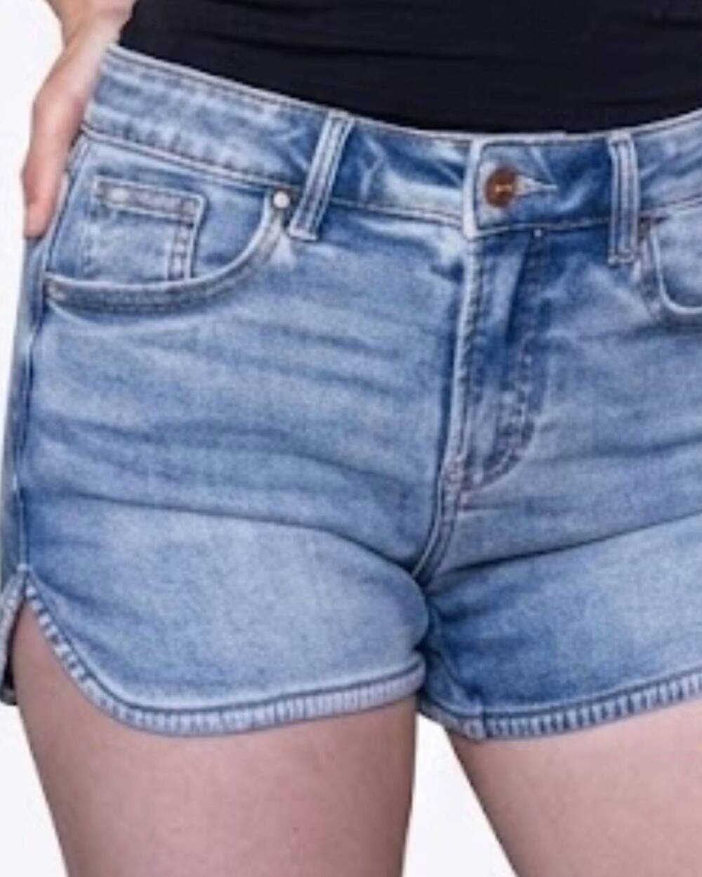 NEW RISEN round hem shorts in medium wash